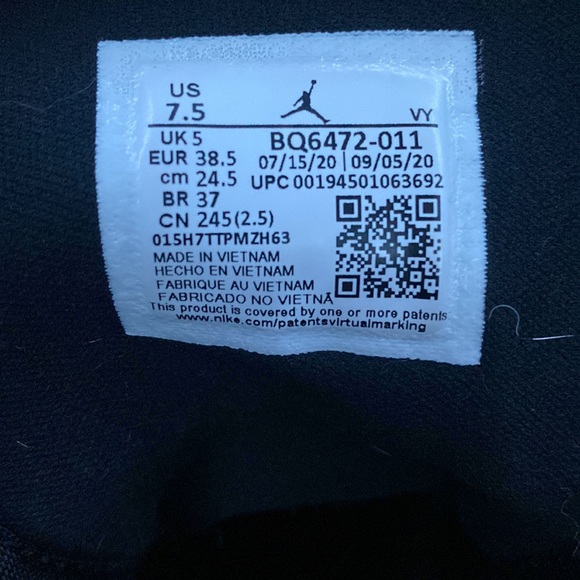 Black and white mid Jordan 1s - Picture 4 of 5